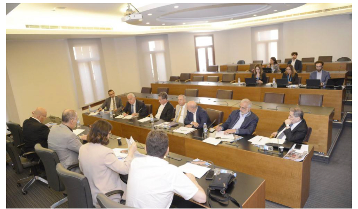 لجنة الصحة تطّلع على الواقع «السوداوي» للأطفال<br />
320 ألف طفل يعانون من سوء تغذية