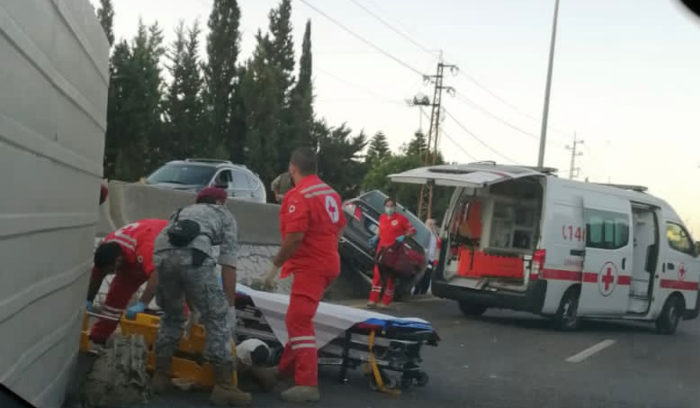 جريح في انقلاب شاحنة على أوتوستراد البترون جبيل