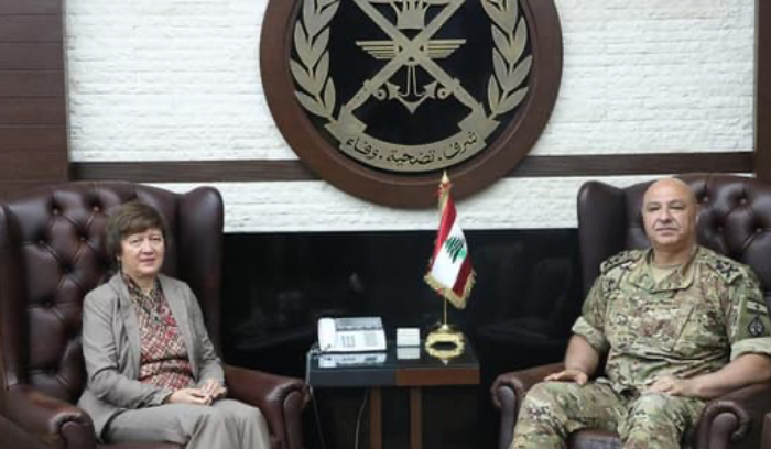 الاوضاع العامة بين قائد الجيش وفرونتسكا