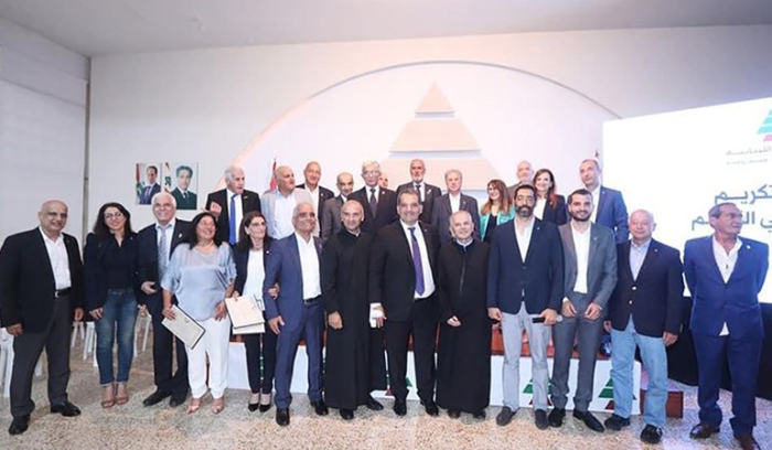 اتجاه التمديد لحاكم المصرف يبقى الغالب وميقاتي لن يحمل وزر شغور المنصب منفرداً<br />
المبادرات الفرنسية الرئاسية «مكانك راوح» وحديث عن تحول لودريان نحو خيار قائد الجيش