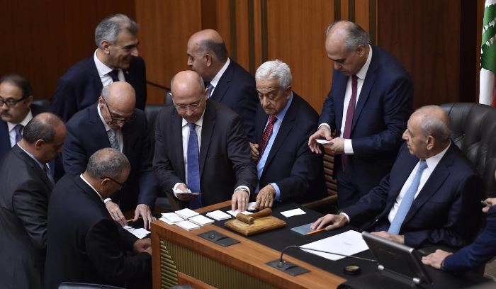 رئيسان في لبنان انتُخبا بتسوية منذ الحرب الأهلية... والآخرون بـ«كسر» قوى وازنة<br />
مخاوف من فراغ طويل لملء الشغور بعد ميشال عون