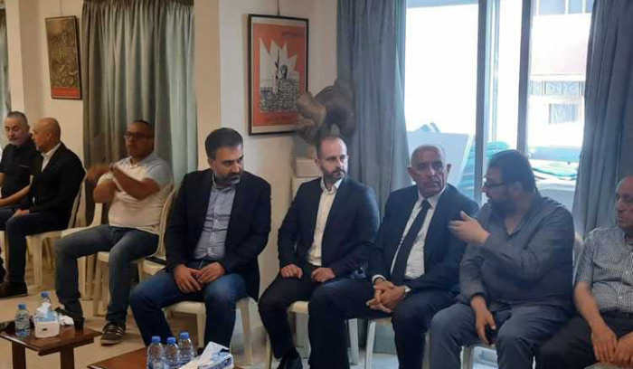 وفد قواتي يعزي بالنائب السابق حبيب صادق