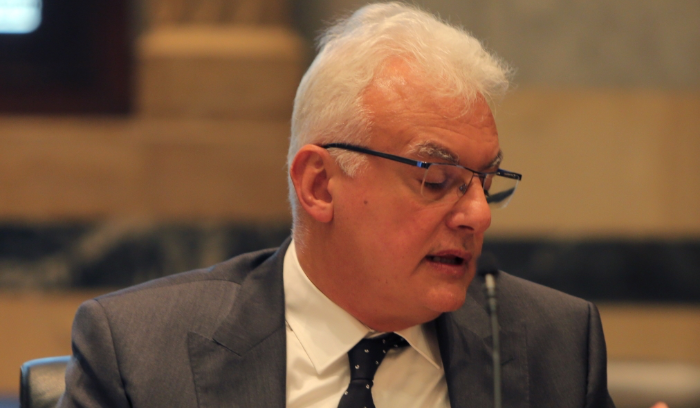 تعرفة الاتصالات: القرم حريص على أرباح الشركات