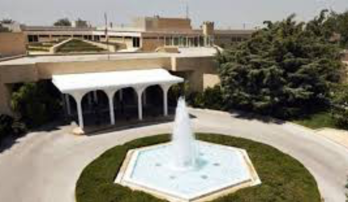 نجاح مهمة لودريان مرهون بالتفويض الخارجي والحوار... وشكوك حول تأثير احداث فرنسا<br />
الموفد الفرنسي لتحرك ناشط نحو دول اللقاء الخماسي وايران الاسبوع المقبل<br />
ثنائي أمل وحزب الله يرفض الشروط المسبقة... والمعارضة تستبعد حلا قريباً