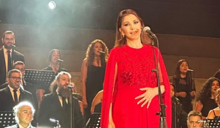 بالفيديو - ماجدة الرومي تنتقد المسؤولين في حفل ريعي على مسرح جامعة سيدة اللويزة