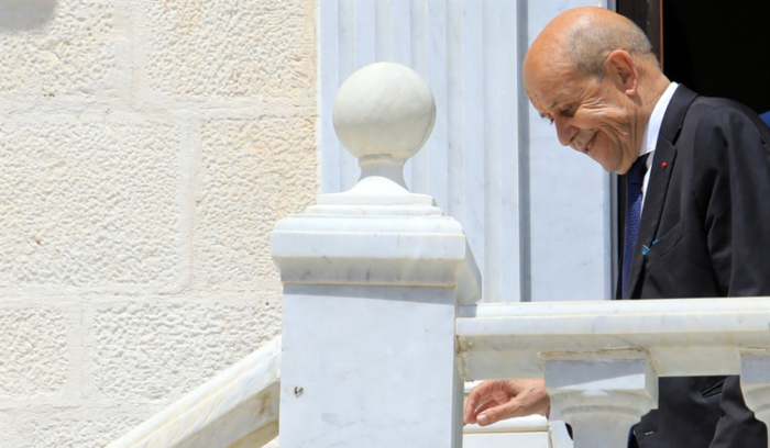 لودريان مستمعاً و«داعية حوار»... وتباين في تفسير موقف باريس: هل طوت فرنسا الصفحة السابقة؟