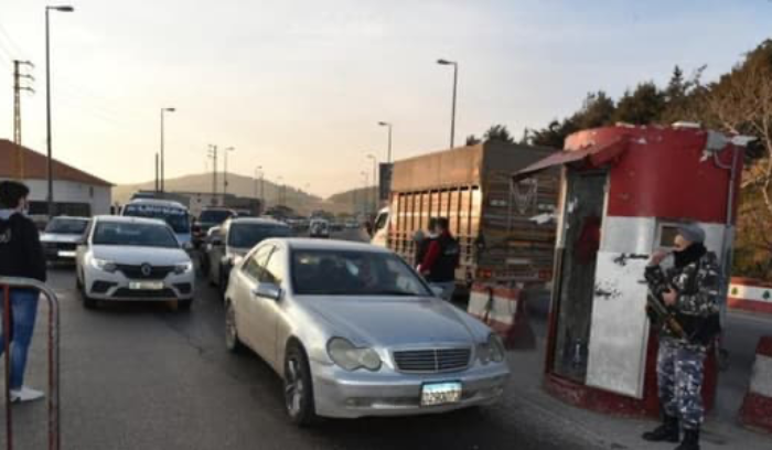 إنقلاب صهريج للمحروقات على طريق عام ‫ضهر البيدر