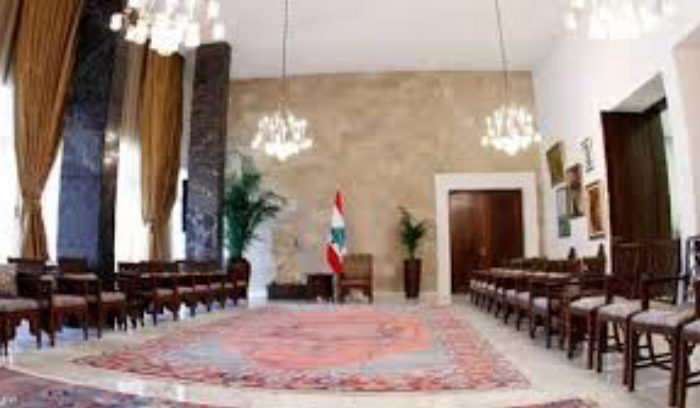 لودريان في بيروت الأربعاء...هل ينجح المبعوث الفرنسي «المجرّب» في التقريب بين طرفيّ النزاع؟<br />
أجواء القمّة الفرنسيّة ــ السعوديّة ستظهر في مُحادثاته... هل تطلب باريس أن يحصل الحوار اللبناني فيها؟