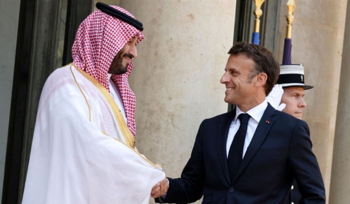 تشريع الضرورة رهن الانقسام السياسي الرئاسي: هل يحمل لودريان حصيلة فرنسية - سعودية - إيرانية؟