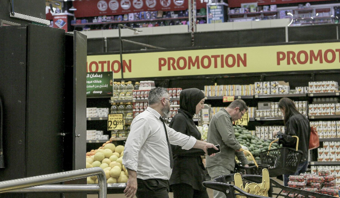 اللبنانيون «تعايشوا» مع الغلاء وتأقلموا مع نوعية جديدة من الحياة<br />
ترقب دخول نحو 5 مليارات دولار إلى البلد خلال موسم الصيف