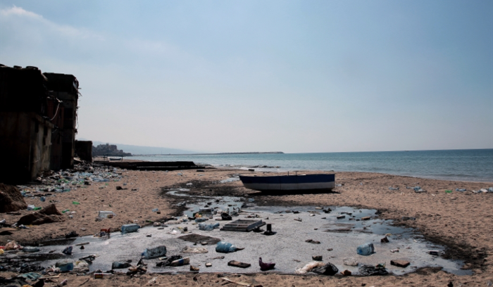 نصف الشاطئ اللبناني لا يصلح للسباحة
