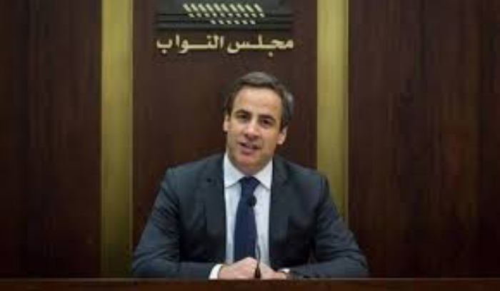 معوض: معقول ابن مرشح للرئاسة وكتلتو ينسحبوا من الجلسة قبل الدورة التانية؟!”