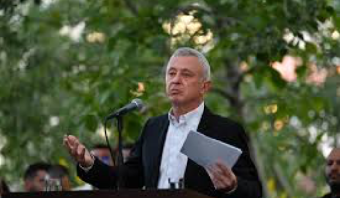 فرنجية يكشف عن ترشيح برغماتي: التضحية واردة للمرة الثالثة!<br />
حزب الله مع امتصاص صدمة الأربعاء.. وباسيل يصدر أمر اليوم: أزعور