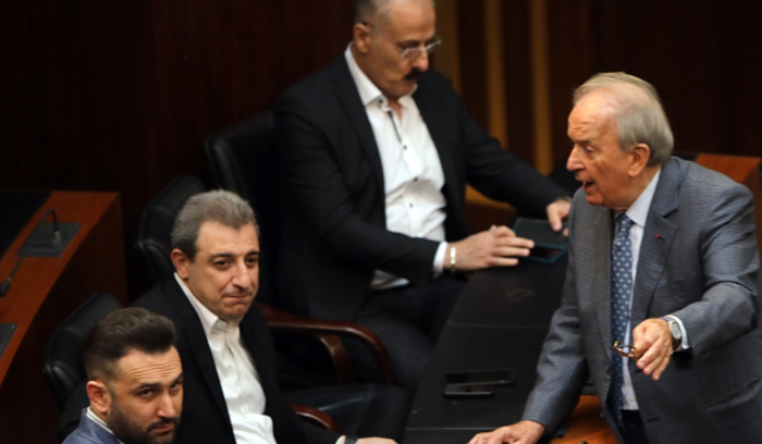 انتظار لجنبلاط وانقسام التيار مستمر ومعركة على النواب السنة | جلسة 14 حزيران: الفراغ يتمدد