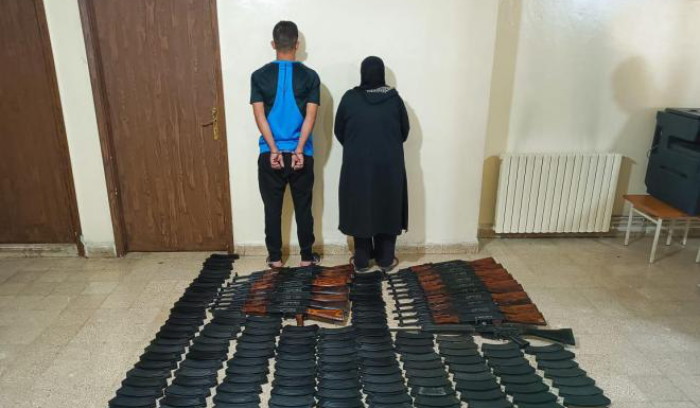 ينقل أسلحة وذخائر حربيّة إلى أحد الأشخاص في البقاع برفقة والدته لإبعاد الشّبهات!