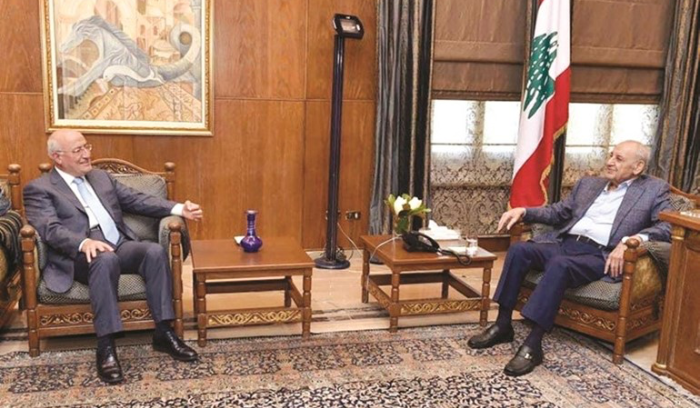 استمرار المشاورات بين أطراف المعارضة.. وإشارات إلى خرق رئاسي محتمل يترجم بتوافق على الأسماء<br />
مصادر لـ «الأنباء»: جهاد أزعور التقى بري وشخصيات وغادر وماكرون يستقبل البطريرك الراعي في باريس عصر الثلاثاء