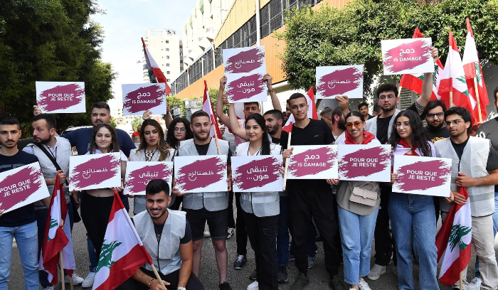 دولارات النازحين السوريين تشعل سجالاً في لبنان<br />
حرب بيانات بين ميقاتي وباسيل... وجعجع يدعو للانتقال من تنظيمهم إلى إعادتهم