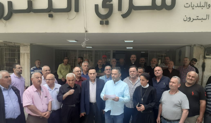 إعتصام  للنحالين  أمام سراي البترون ومناشدة لوزارة الزراعة والقوى الامنية