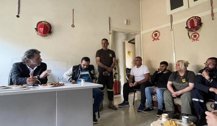 متى‬⁩ يقدّم سترات خاصّة لمركز الدفاع المدني ـ بحمدون