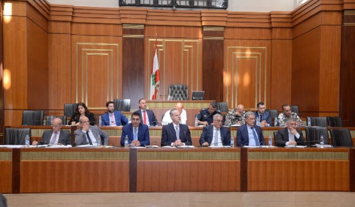 عودة النازحين السوريين على طاولة لجنة الإدارة والعدل
