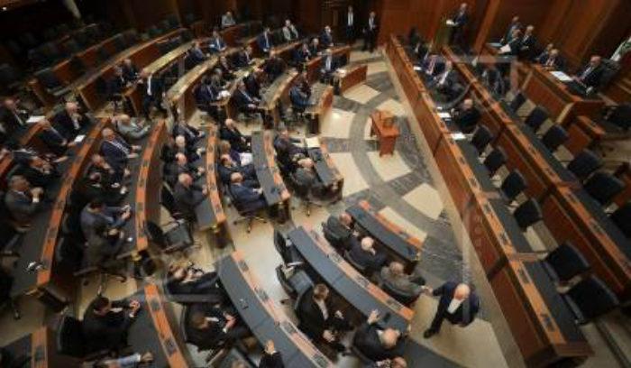 آمال لبنانية بـ«مسار جدي» لانتخاب رئيس جديد للبلاد<br />
نائب يتوقع الإنجاز خلال أسبوعين... وترّقب لموقف جنبلاط غداً