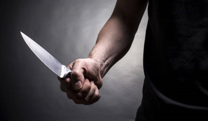 تحت تأثير الكحول… طعنا والدًا وابنه في كورنيش المزرعة!