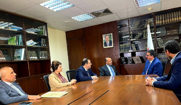 ملف النازحين بين حجار ونظيره العراقي