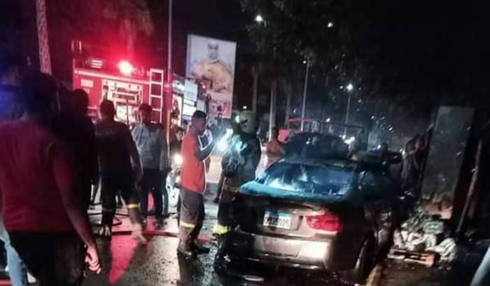 انفجار سيارة على طريق المطار ليلًا ونجاة ركابها