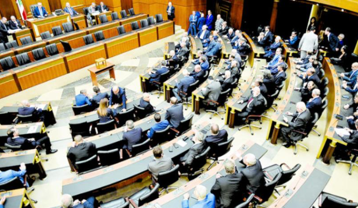 واشنطن تخطو للأمام... أيهما أقل ضرراً: الفراغ أم رئيس 