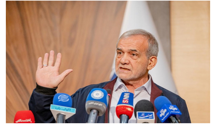 بزشكيان: نلتزم بتوجيهات خامنئي برفض الحوار مع واشنطن