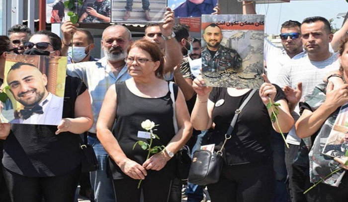 وقفة لأهالي شهداء فوج إطفاء بيروت… “مش رح نزهق”!