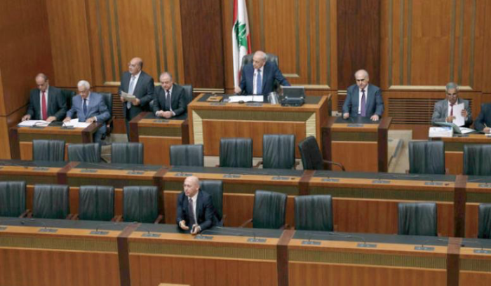 اقتراح قانون لبناني يفرض العمر الأقصى لتولي الخدمة العامة بـ74 عاماً<br />
تقدم به النائب إلياس جرادي لأسباب «صحية وذهنية ومجتمعية»