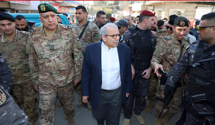 سلام في الجنوب يوم القبض على أموال «حزب الله»<br />
عون عشية زيارته الرياض: “لم يعد مسموحاً لغير الدولة بحماية الأرض”