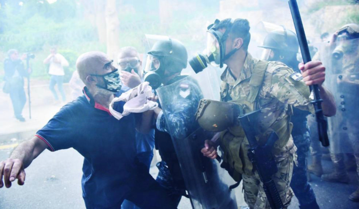 الحريق الأكبر للأسعار: الدولار الجمركي بدءاً من أيار وفق صيرفة<br />
نواب 