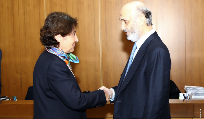 فرنسا في لبنان: سياسة بوجهين؟