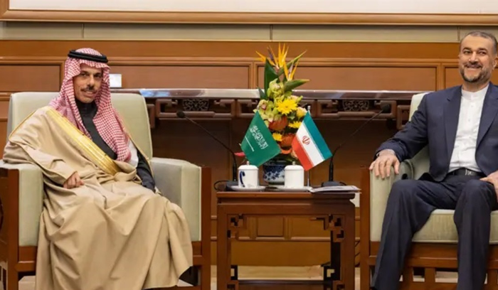 وفد إيراني يصل إلى السعودية للتحضير لإعادة فتح السفارة والقنصلية