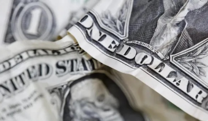 الدولار عند أدنى مستوى في 27 عاماً… ماذا عن اليورو؟