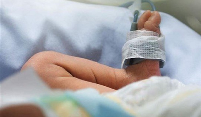 العثور على طفل حديث الولادة في أحد شوارع طرابلس!