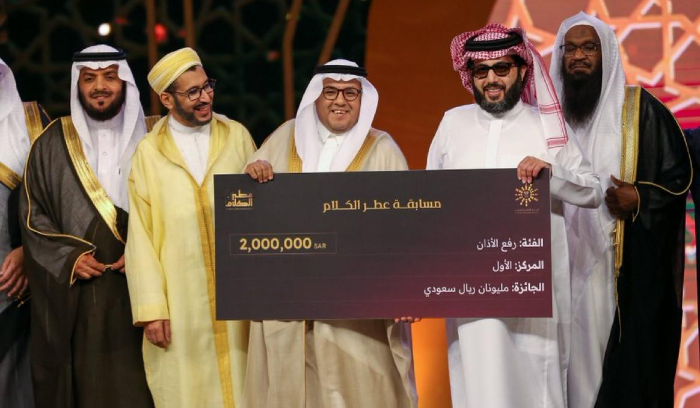 تركي آل الشيخ يكرم سعودي  وإيراني بالجوائز المليونية للمسابقة العالمية 