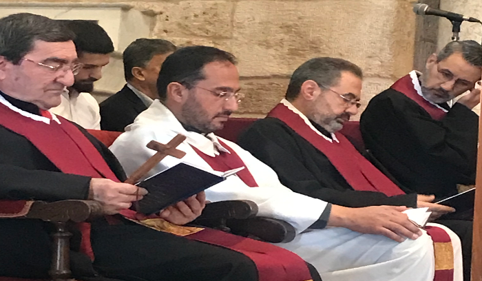 المطران خيرالله ترأس رتبة سجدة الصليب في مار اسطفان - البترون