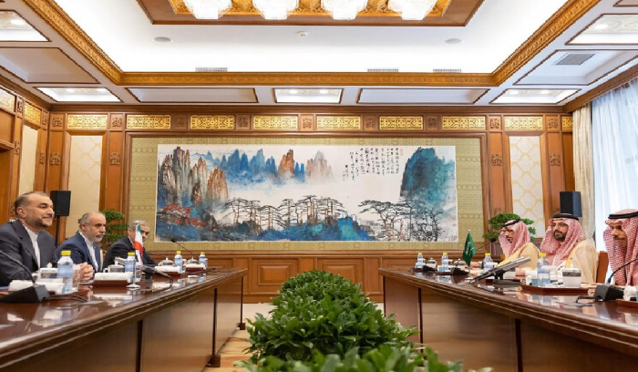 كيف تَرضى السعودية في لبنان ولا تَغضب إيران؟