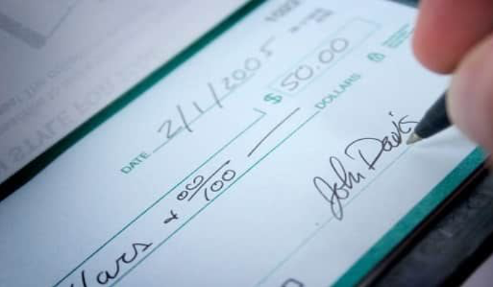 مودعون يشكون من رفض البنوك إيداع شيكات... ولو بالليرة... المصارف تبرّر: كلفة تأمين السيولة من السوق مرتفعة