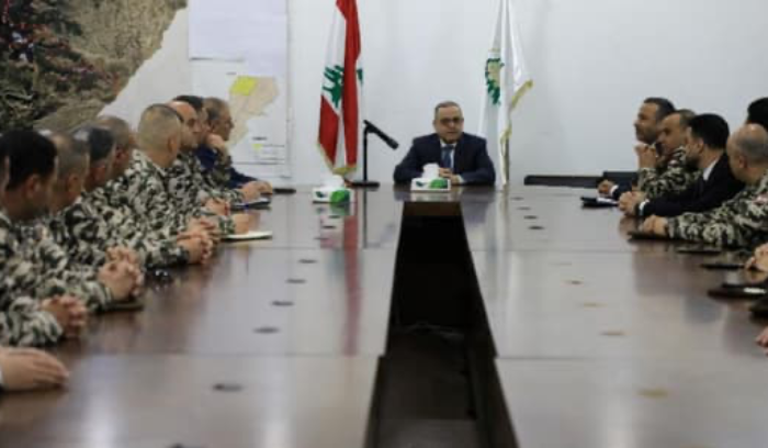 دعماً للعسكريّين... البيسري زار دائرة أمن عام الشمال