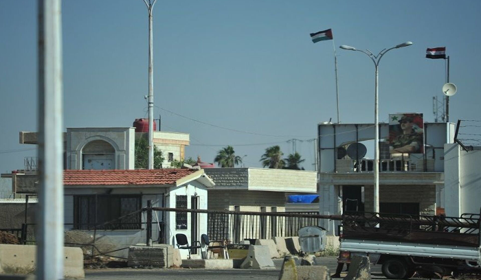 تفجير استهدف حافلة تقل موظفين على المعبر الحدودي السوري الأردني