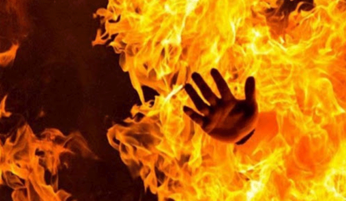 مواطن يهدد بإحراق نفسه في القبة