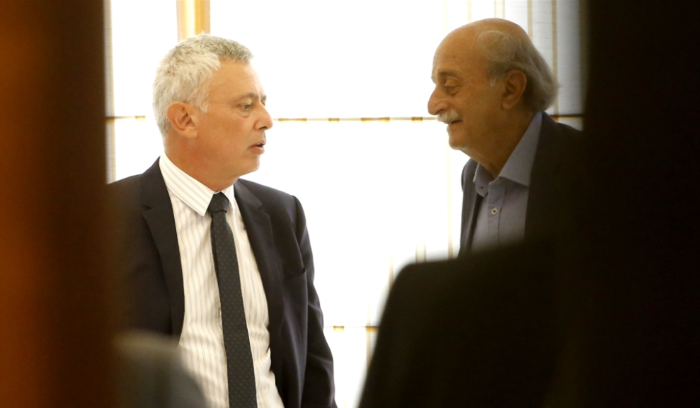 جنبلاط يخضع لتيمور ويطلب من باريس سحب اقتراح المقايضة: العقدة السعودية مستمرة واللقاء الخماسي إلى الرياض