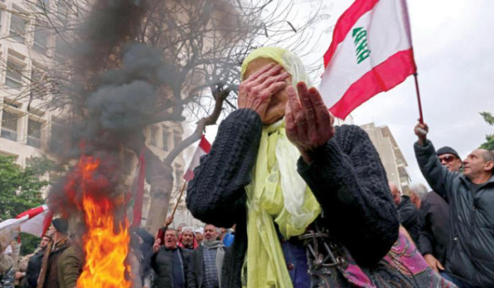 إضراب موظفي «هيئة الاتصالات» يهدد بعزل لبنان عن العالم