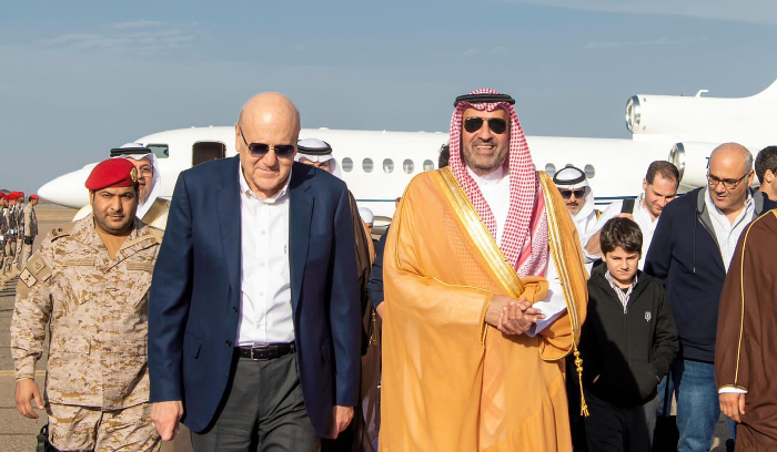 ميقاتي في المدينة المنورة لأداء مناسك العمرة