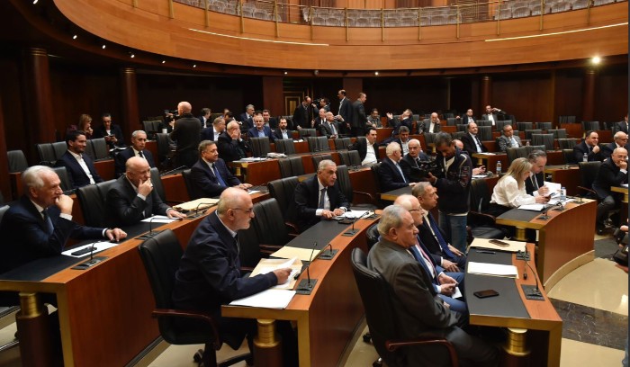 الفضائح العنقودية: استباحة المجلس بالكلام المقذع