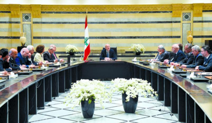 «الوزراء» اللبناني ينهي إشكالية «التوقيتين»... وميقاتي يلوّح بالاعتكاف<br />
رئيس الحكومة رمى المسؤولية على «معطلي الانتخابات» والقيادات السياسية والروحية المعنية